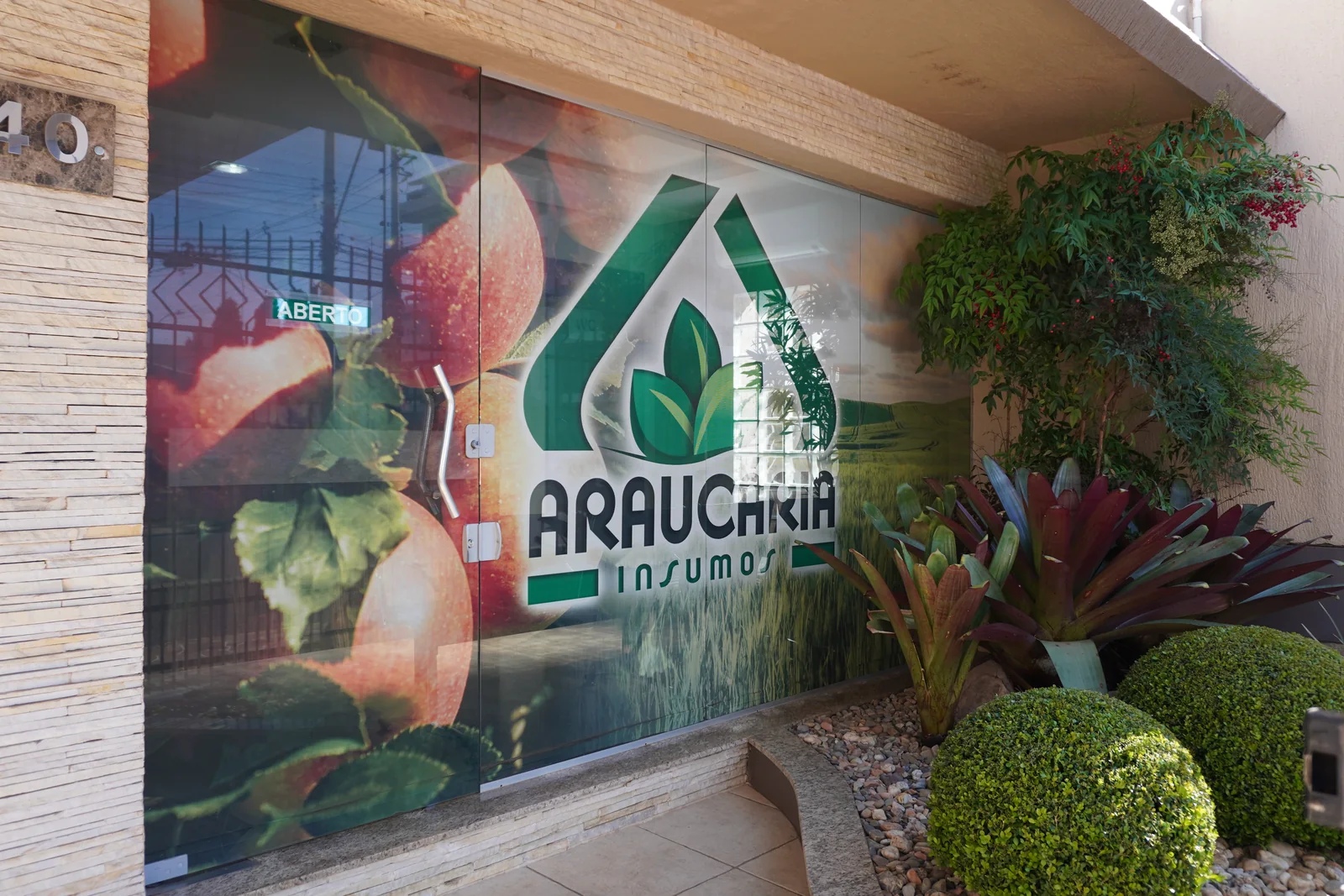 Entrada do escritório de Vacaria, onde é realizado o atendimento comercial