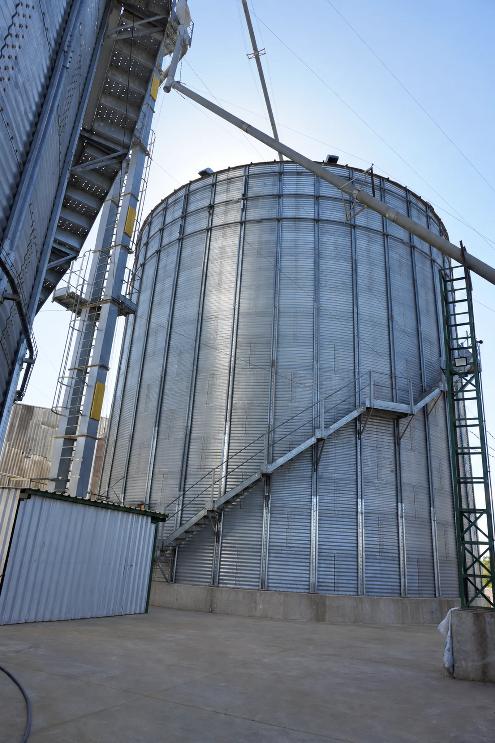 Silos de armazenagem da Sementes Araucária